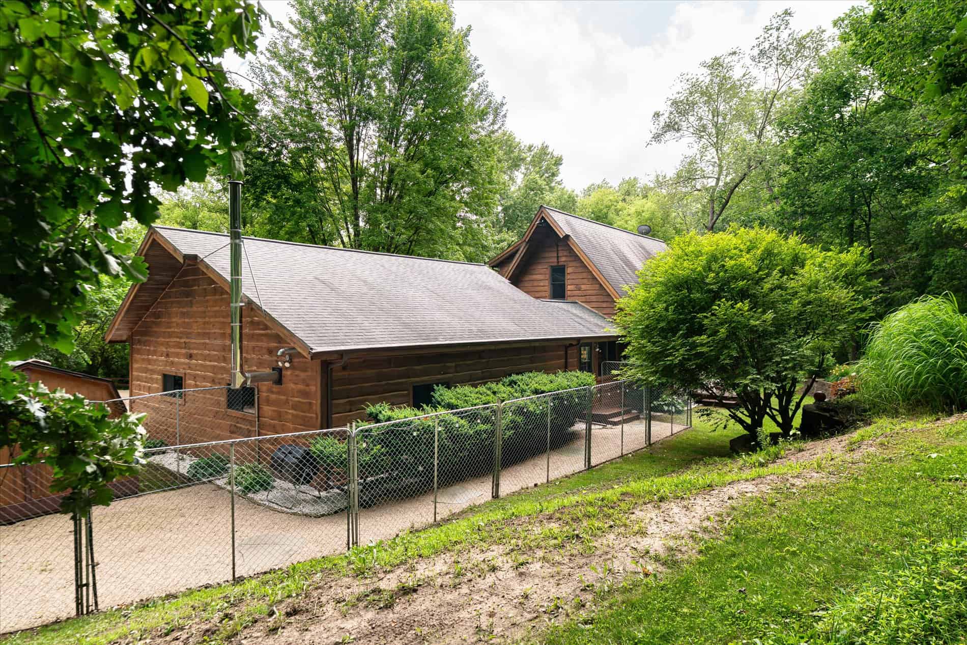 13.9 Wooded Acres, Log Home, SW Wisconsin Driftless Region For Sale
