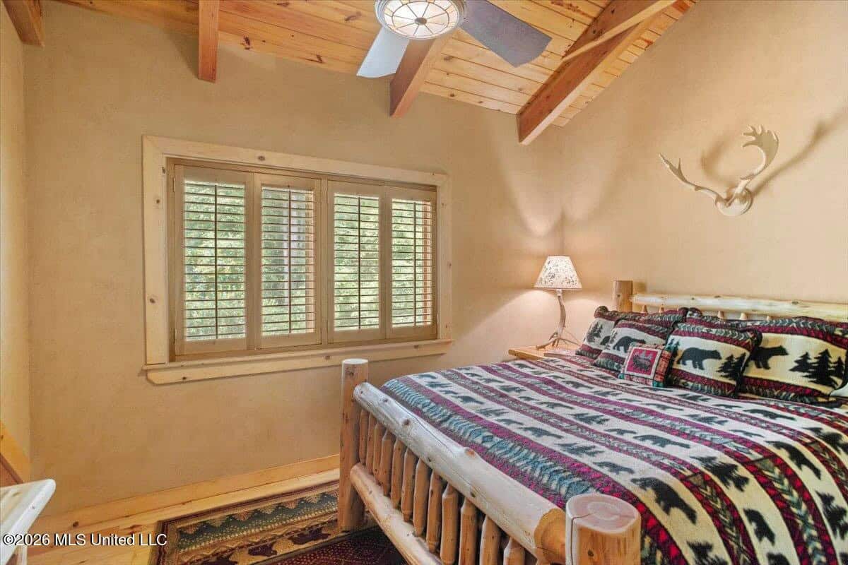 Log Cabin on 25 Acres with Ponds in Southwest MS