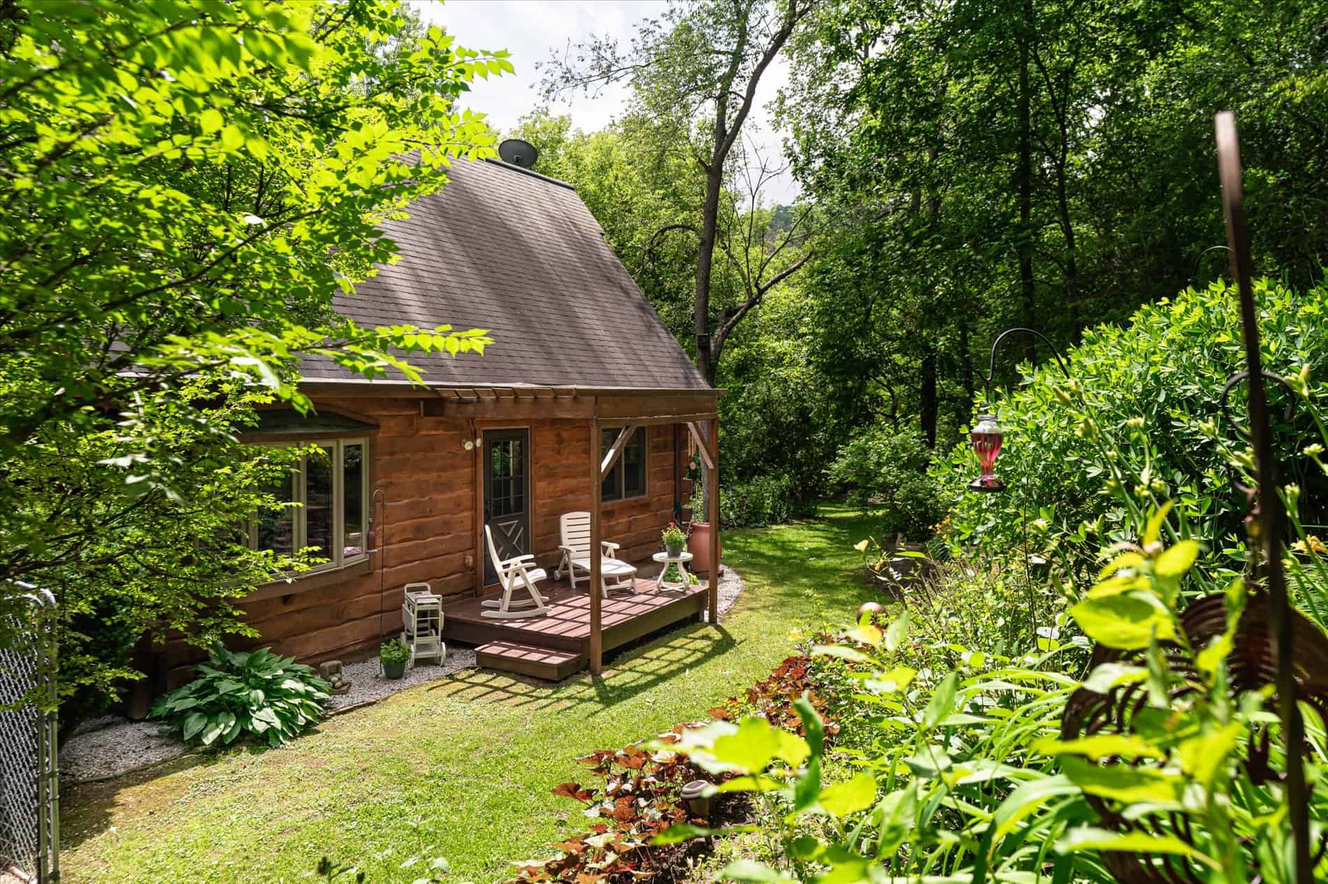 13.9 Wooded Acres, Log Home, SW Wisconsin Driftless Region For Sale