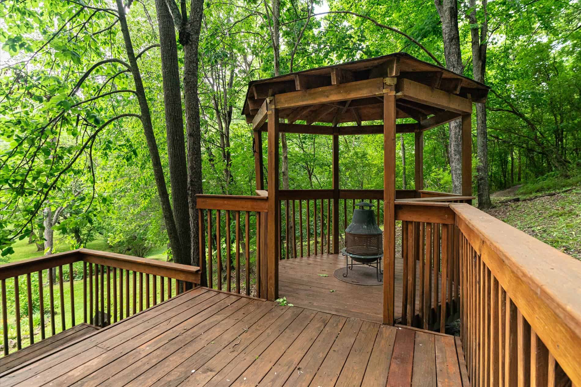 13.9 Wooded Acres, Log Home, SW Wisconsin Driftless Region For Sale