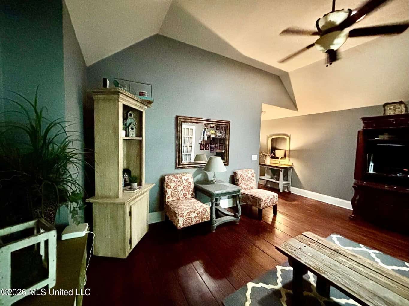 Luxury Country Estate on 70 Acres in Lawrence County