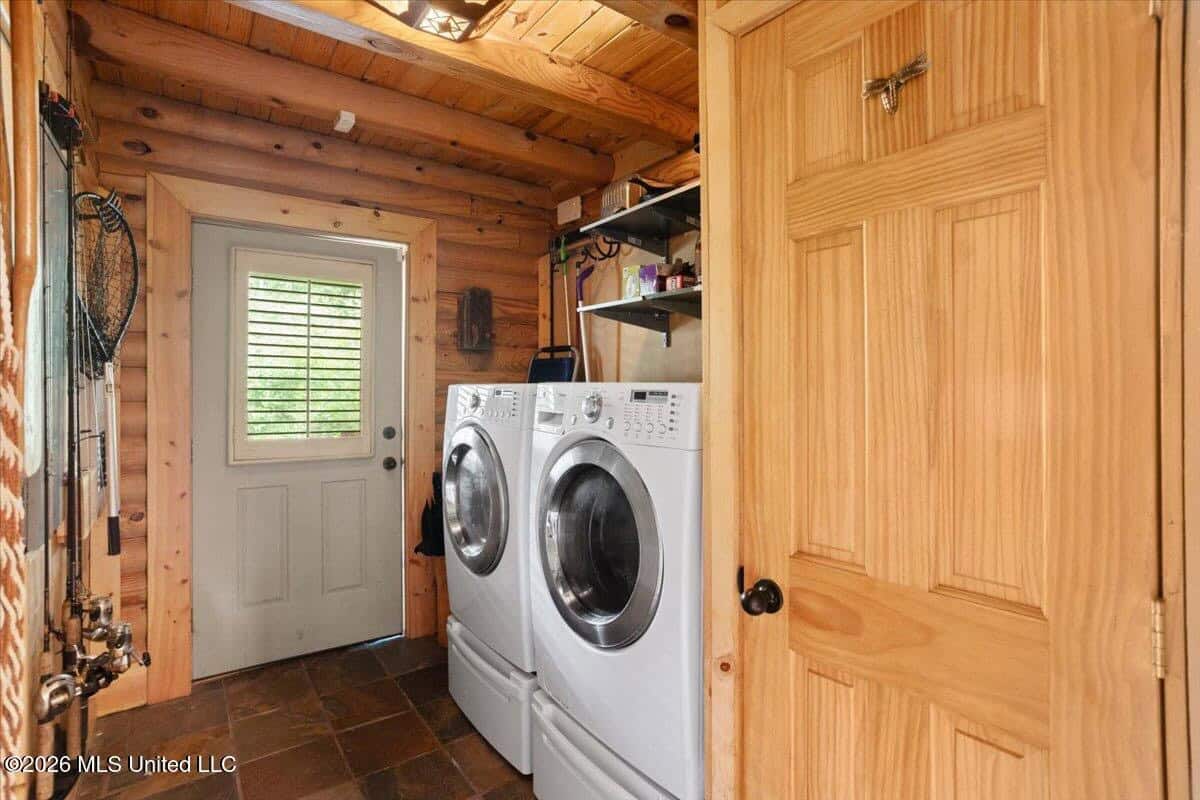 Log Cabin on 25 Acres with Ponds in Southwest MS