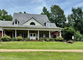 Luxury Country Estate on 70 Acres in Lawrence County