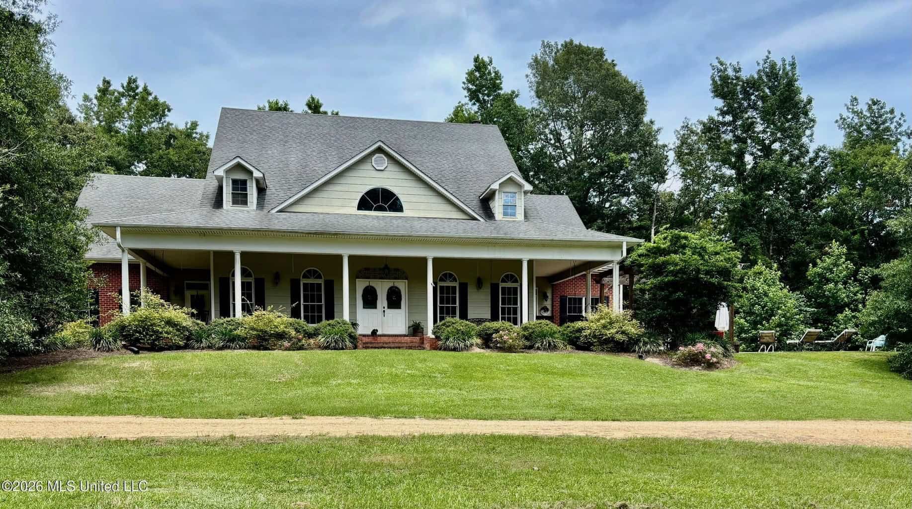 Luxury Country Estate on 70 Acres in Lawrence County