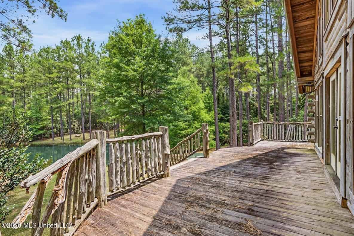 Log Cabin on 25 Acres with Ponds in Southwest MS