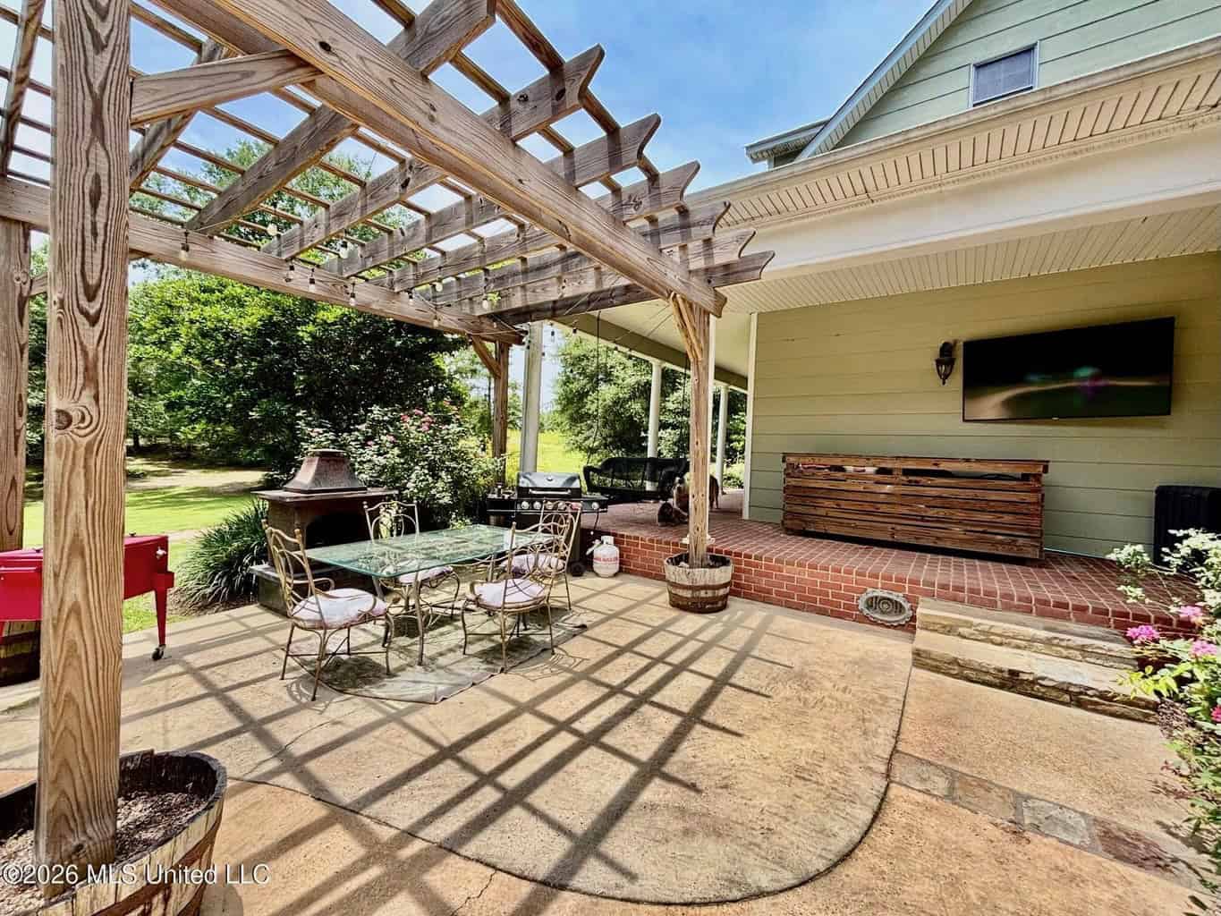 Luxury Country Estate on 70 Acres in Lawrence County