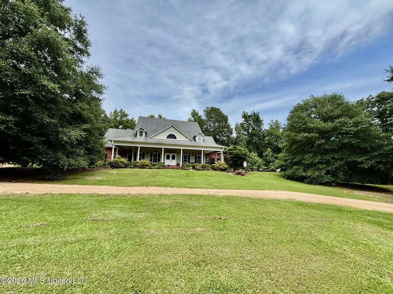 Luxury Country Estate on 70 Acres in Lawrence County