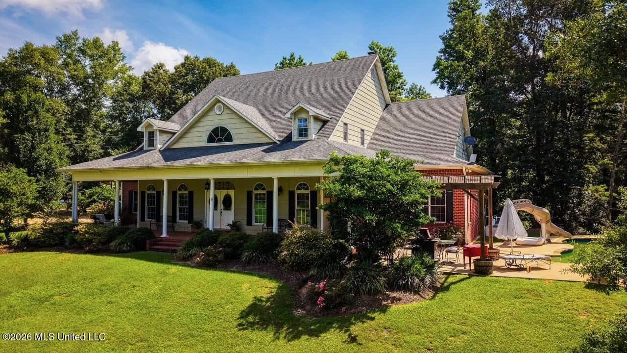 Luxury Country Estate on 70 Acres in Lawrence County