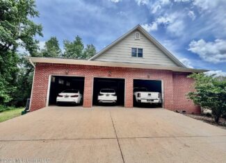 Luxury Country Estate on 70 Acres in Lawrence County