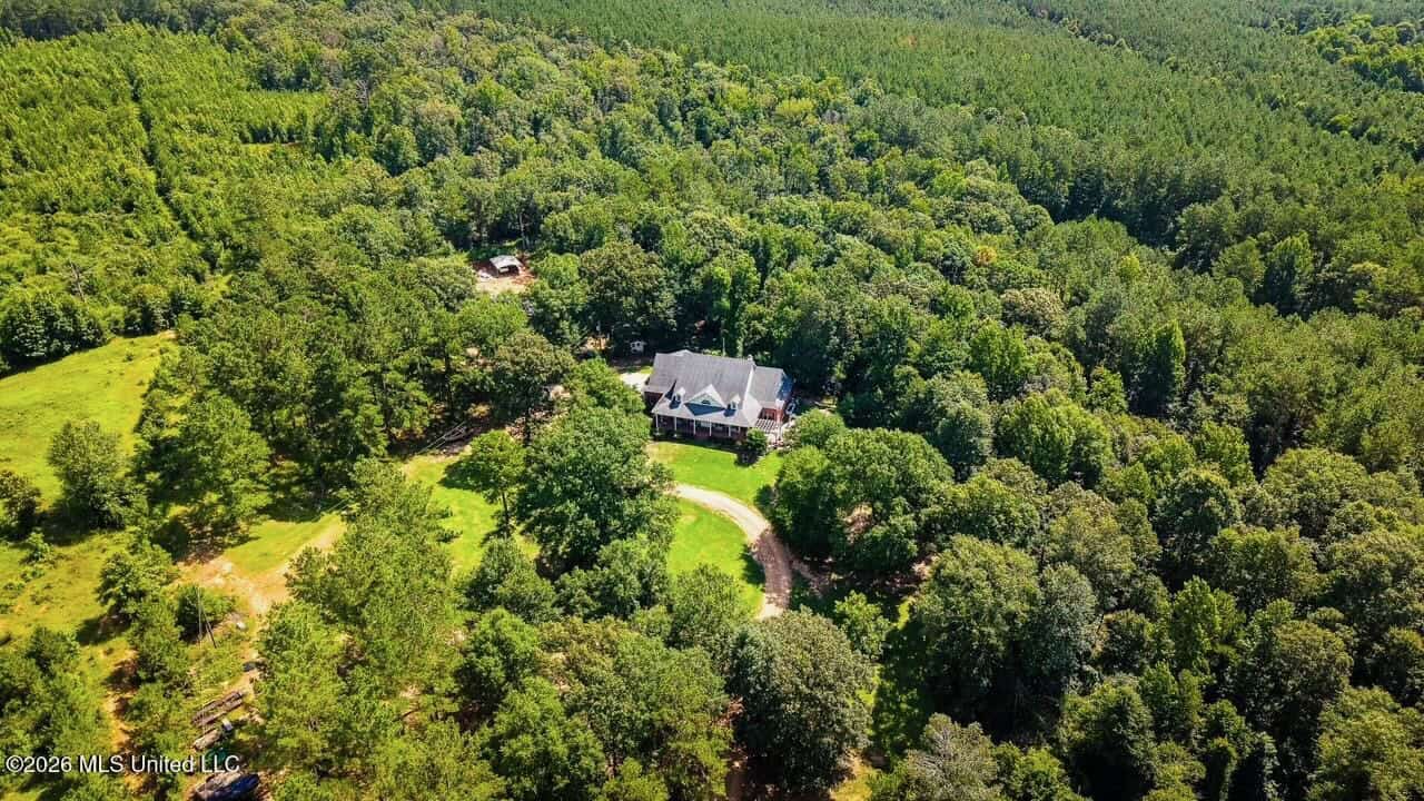Luxury Country Estate on 70 Acres in Lawrence County