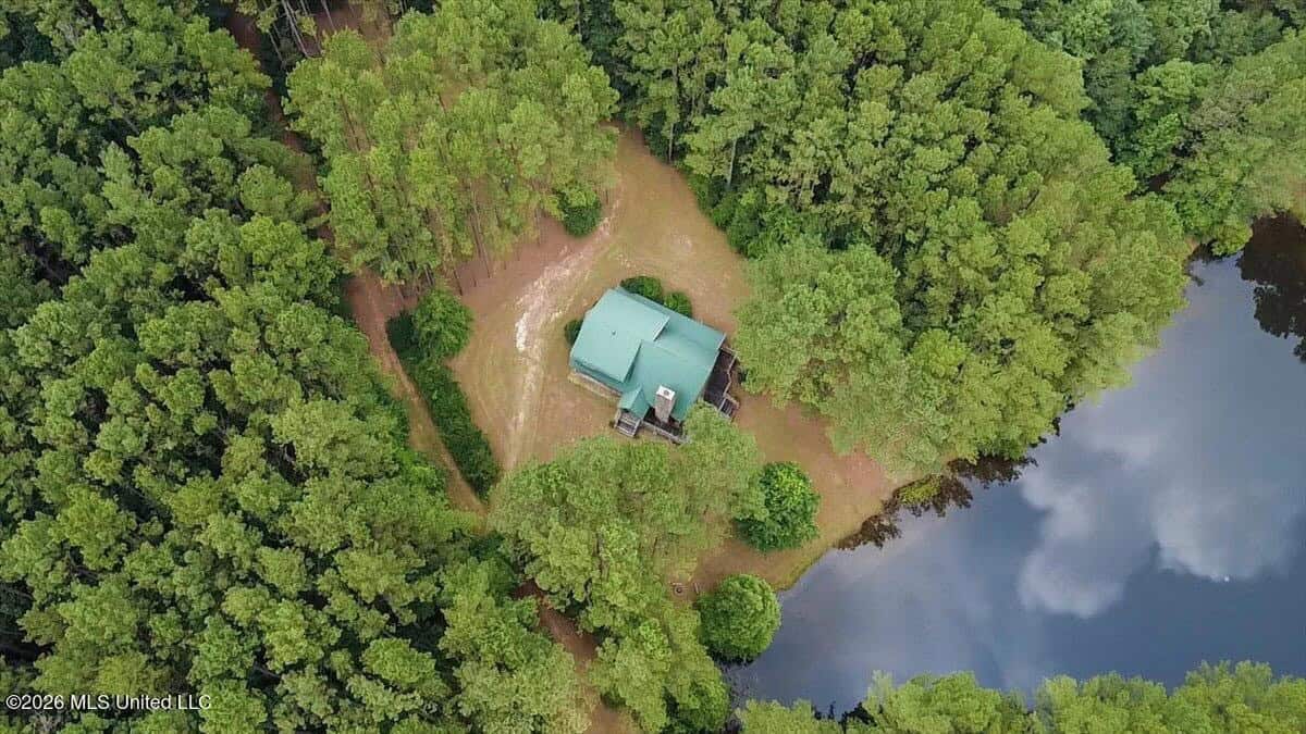Log Cabin on 25 Acres with Ponds in Southwest MS