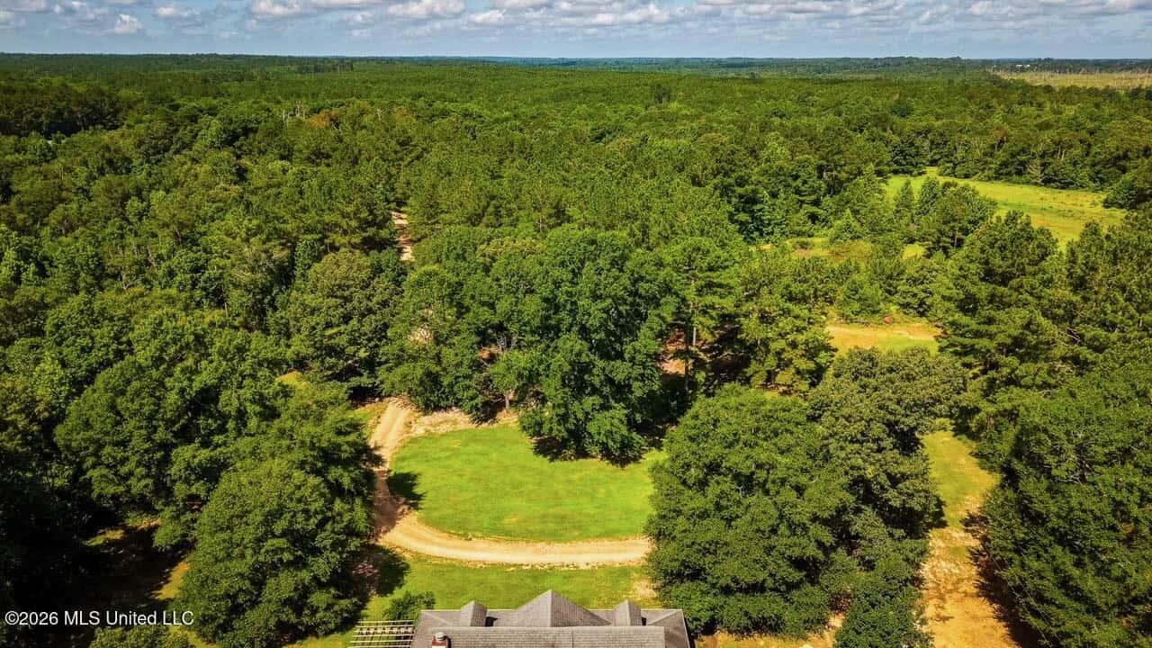 Luxury Country Estate on 70 Acres in Lawrence County