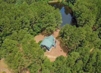 Log Cabin on 25 Acres with Ponds in Southwest MS