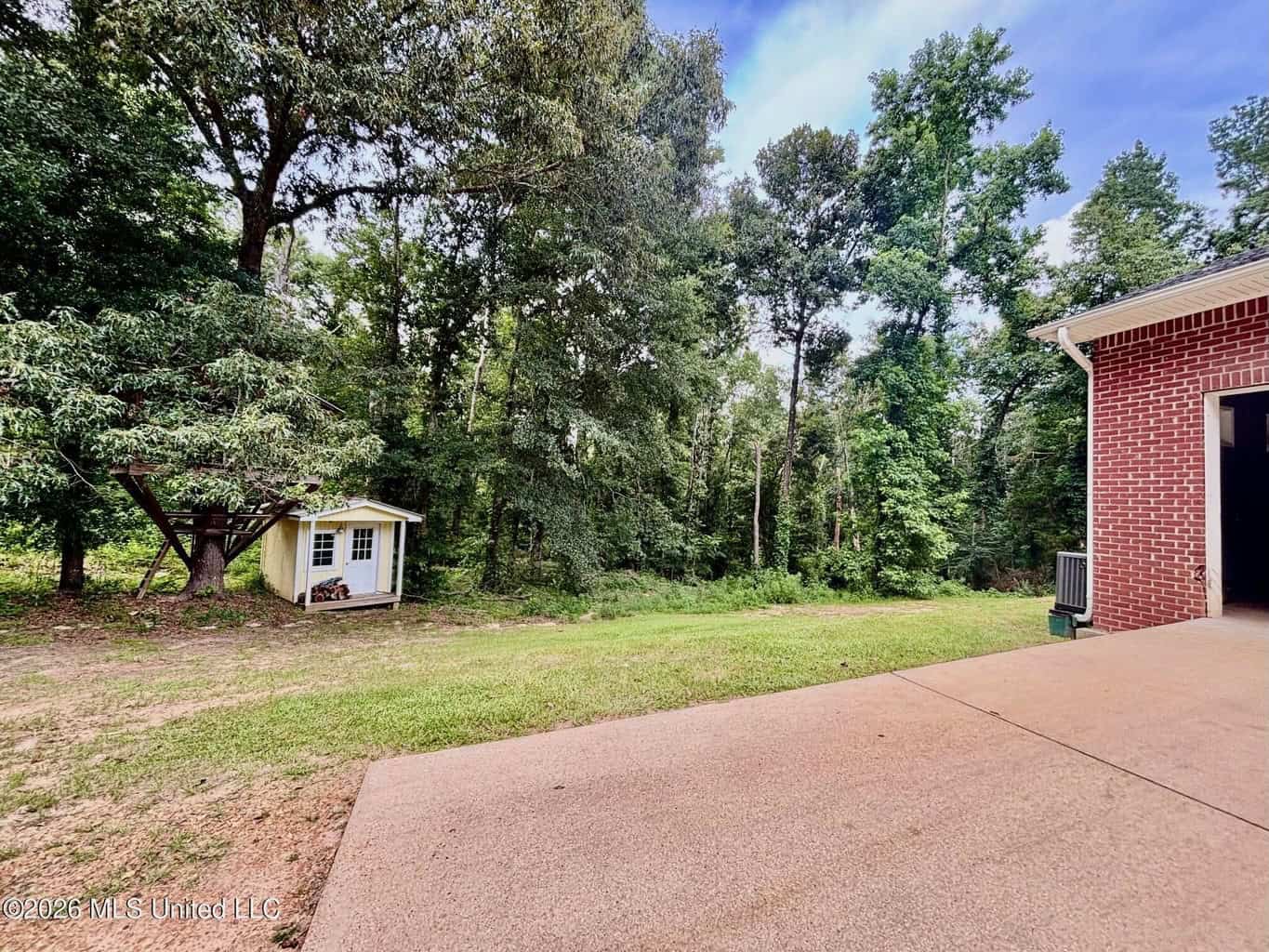 Luxury Country Estate on 70 Acres in Lawrence County