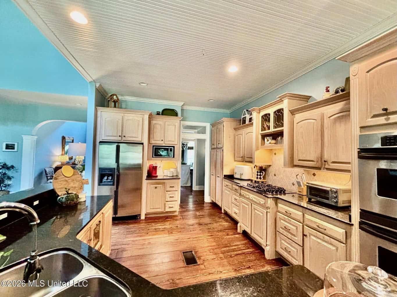 Luxury Country Estate on 70 Acres in Lawrence County