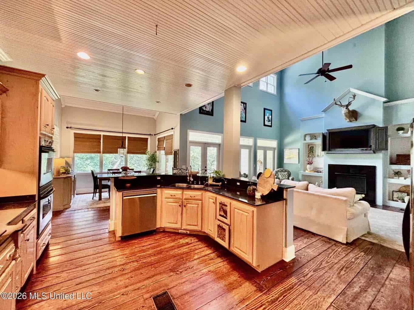 Luxury Country Estate on 70 Acres in Lawrence County