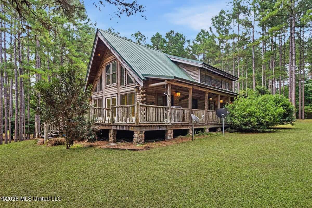 Log Cabin on 25 Acres with Ponds in Southwest MS