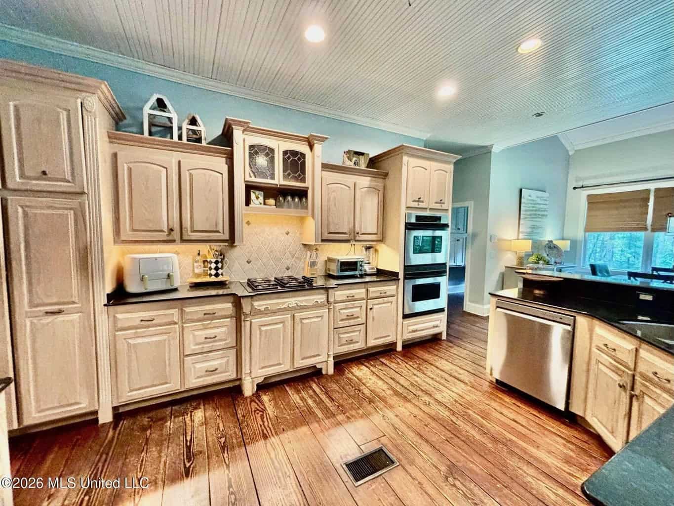 Luxury Country Estate on 70 Acres in Lawrence County