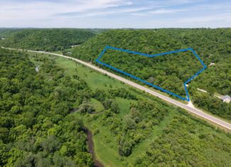 13.9 Wooded Acres, Log Home, SW Wisconsin Driftless Region For Sale