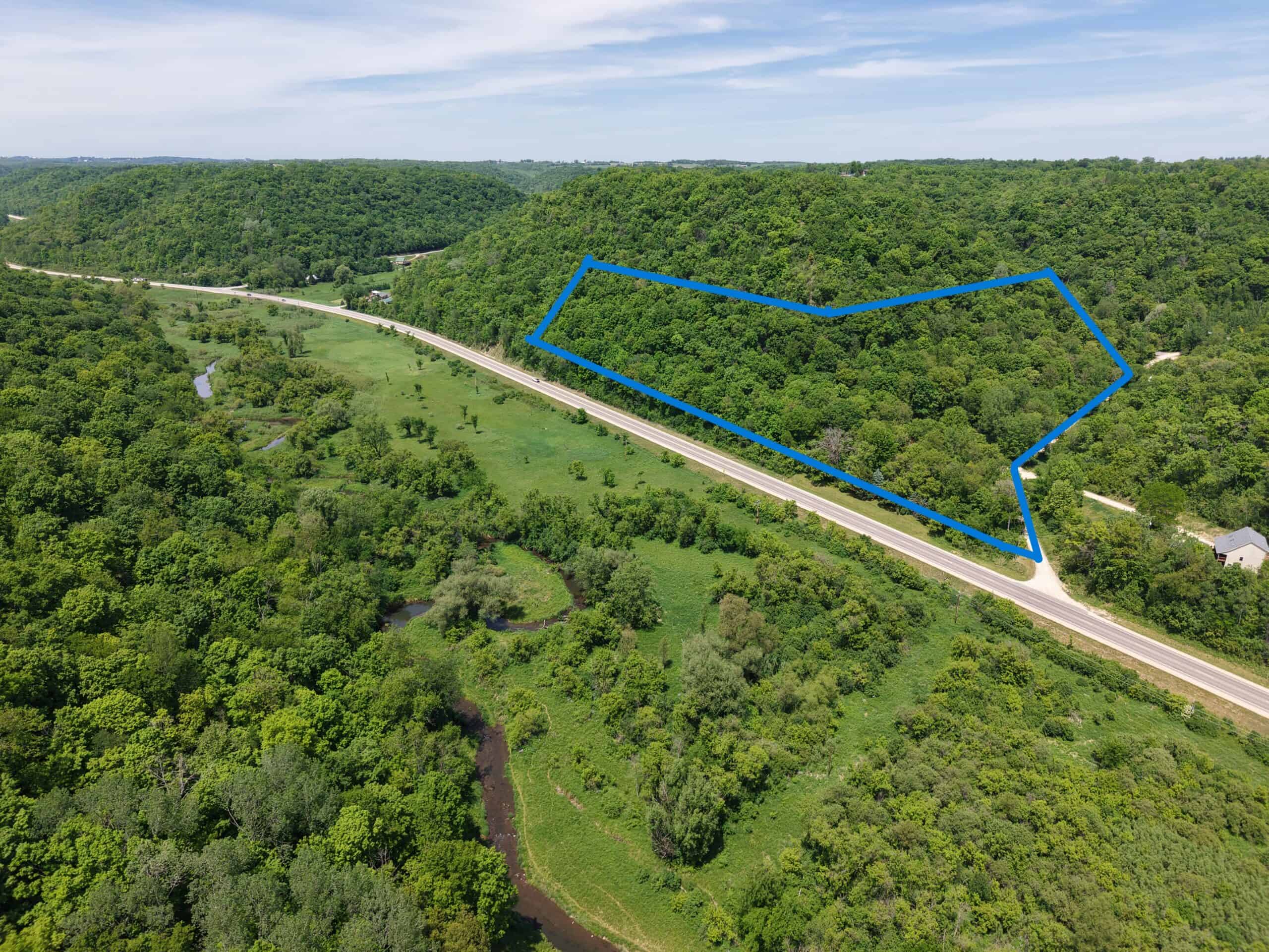 13.9 Wooded Acres, Log Home, SW Wisconsin Driftless Region For Sale