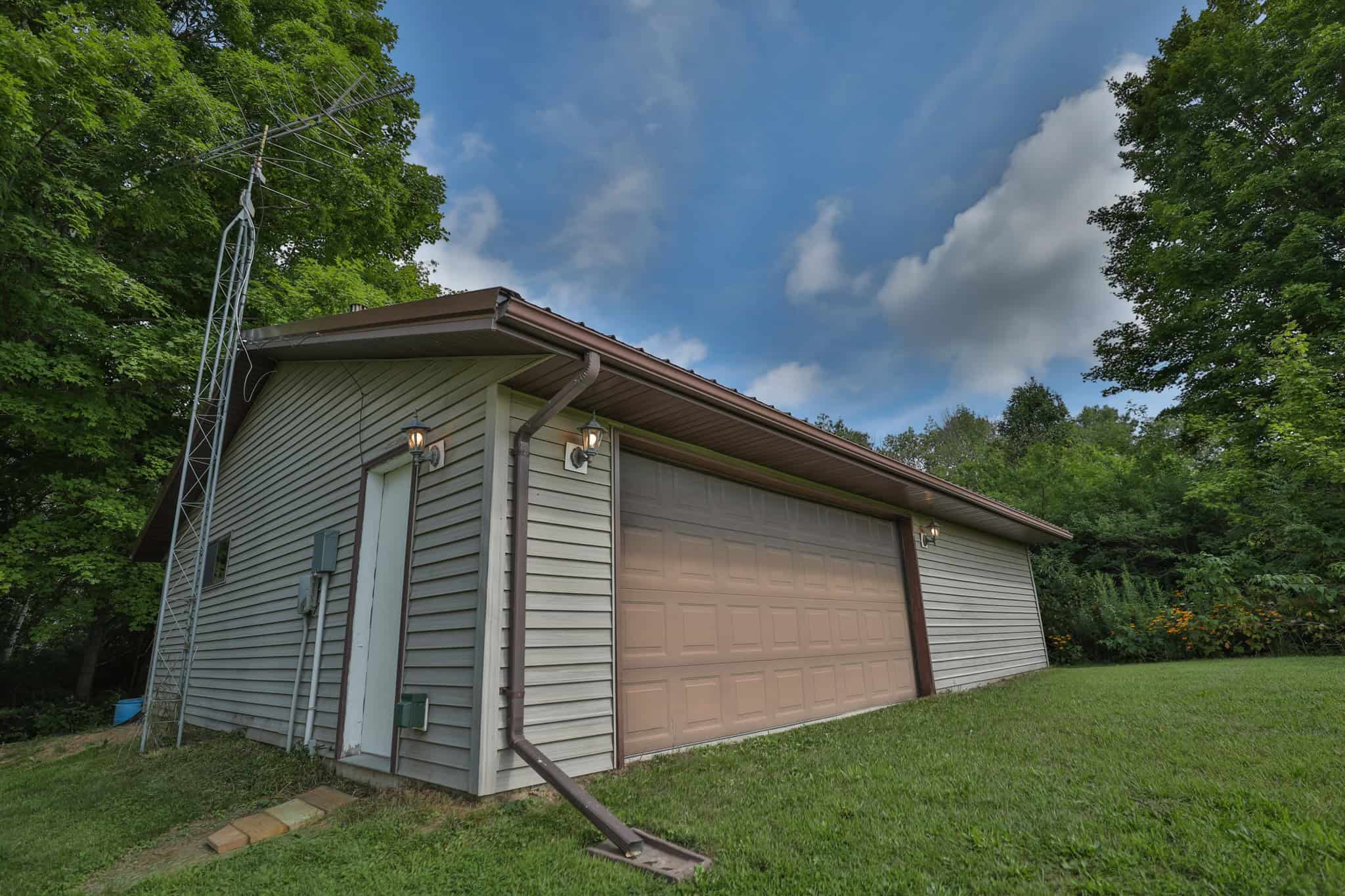 35-Acre Southwest Wisconsin Hunting Camp with Proven Whitetail History, Hardwood Ridges & Turnkey Game-Care Setup