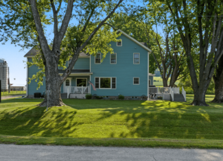 76-ACRE DRIFTLESS AREA FARM & COUNTRY ESTATE LA CROSSE COUNTY, WISCONSIN