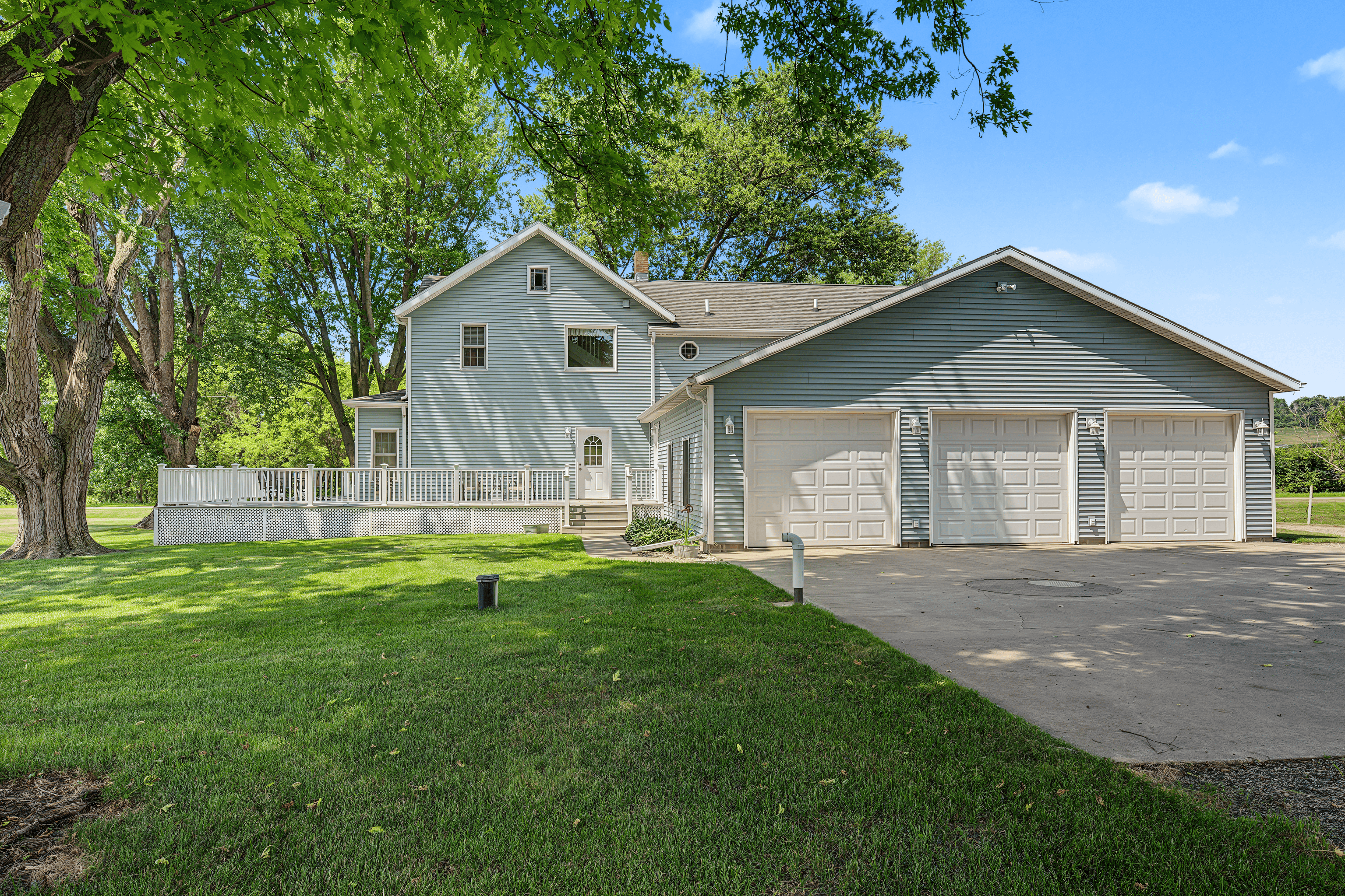 76-ACRE DRIFTLESS AREA FARM & COUNTRY ESTATE LA CROSSE COUNTY, WISCONSIN
