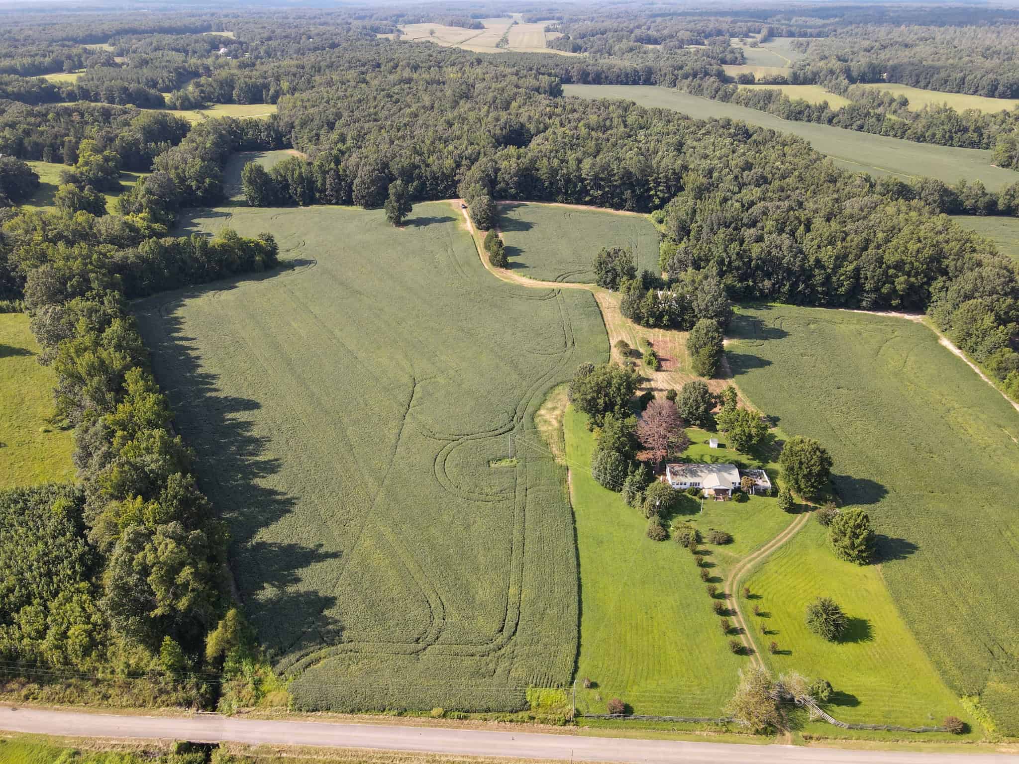 ESTATE FOR SALE IN TN, 56 AC, DEER & TURKEY HUNTING, CREEK, FIELDS, BARN