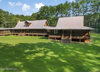 85± Acre Luxury Estate in Poplarville, MS