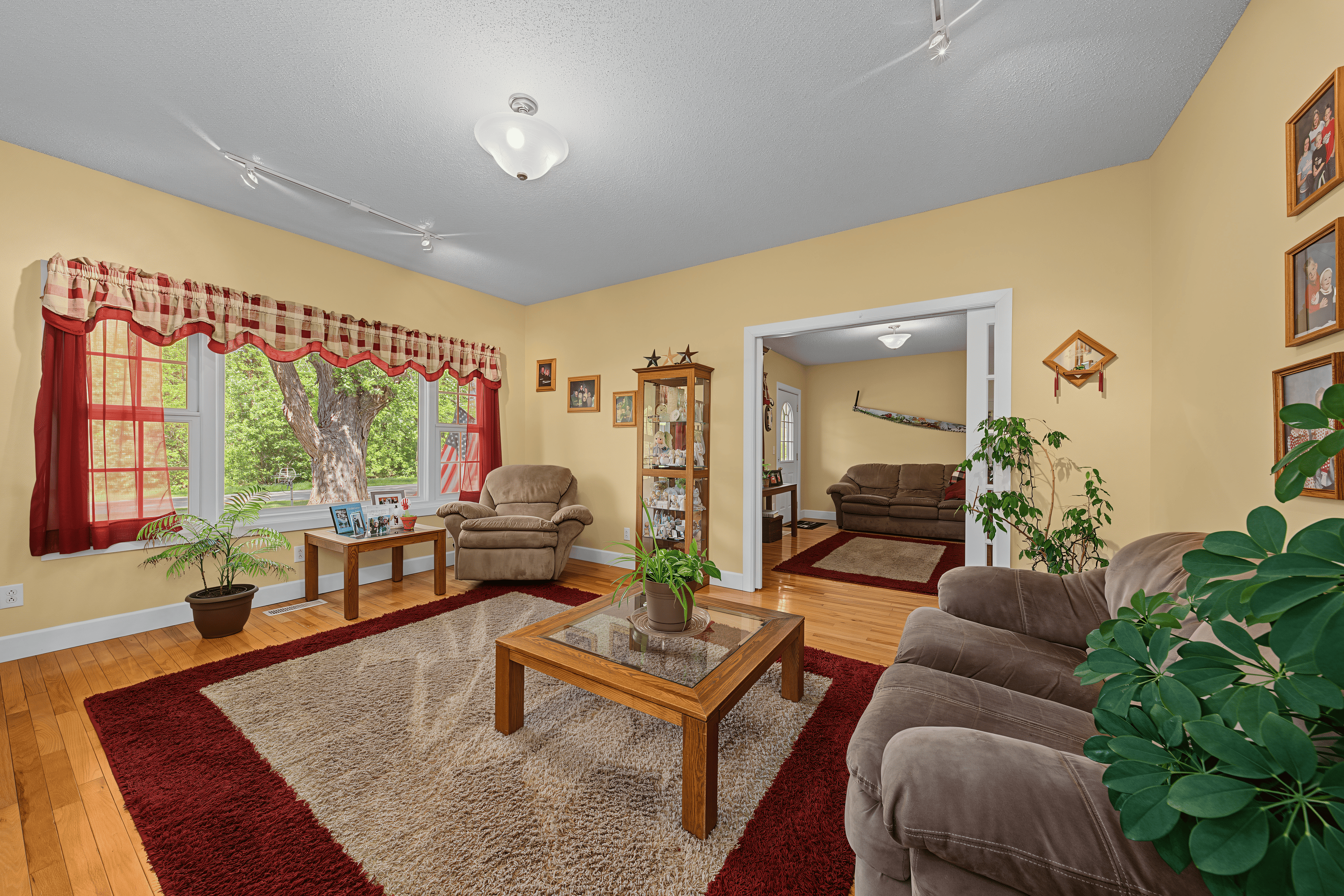 76-ACRE DRIFTLESS AREA FARM & COUNTRY ESTATE LA CROSSE COUNTY, WISCONSIN