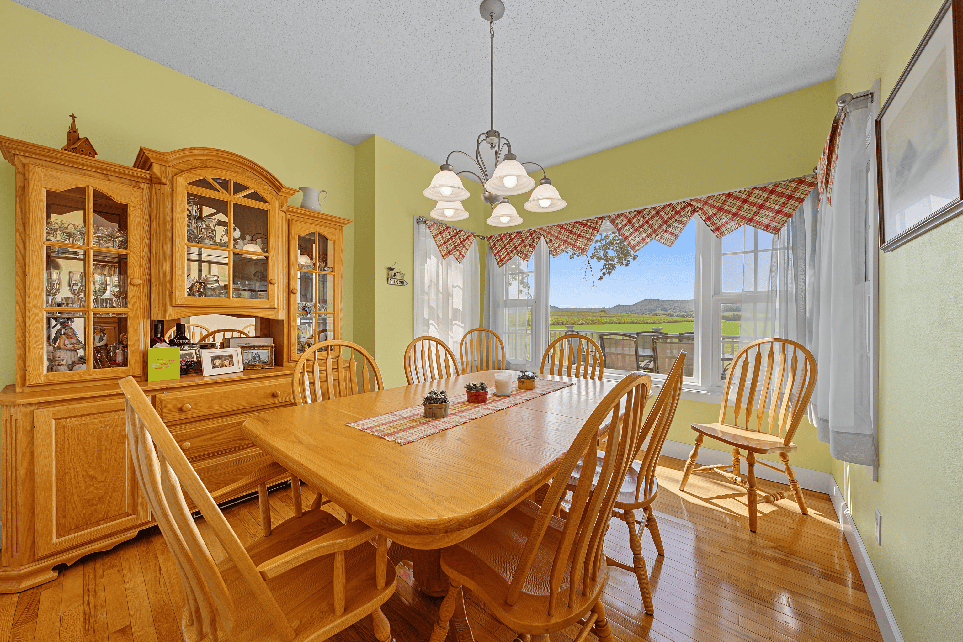 76-ACRE DRIFTLESS AREA FARM & COUNTRY ESTATE LA CROSSE COUNTY, WISCONSIN