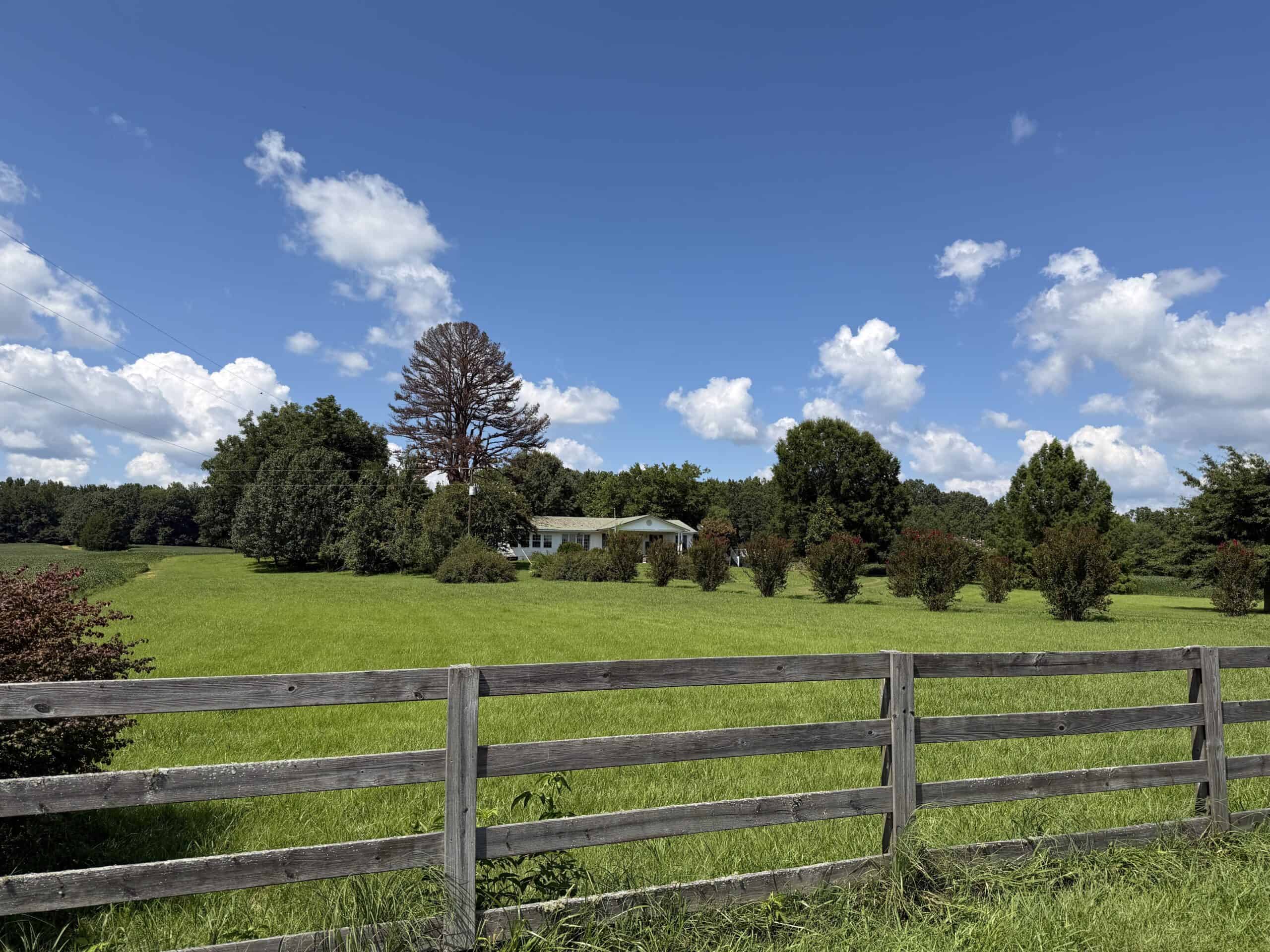 ESTATE FOR SALE IN TN, 56 AC, DEER & TURKEY HUNTING, CREEK, FIELDS, BARN