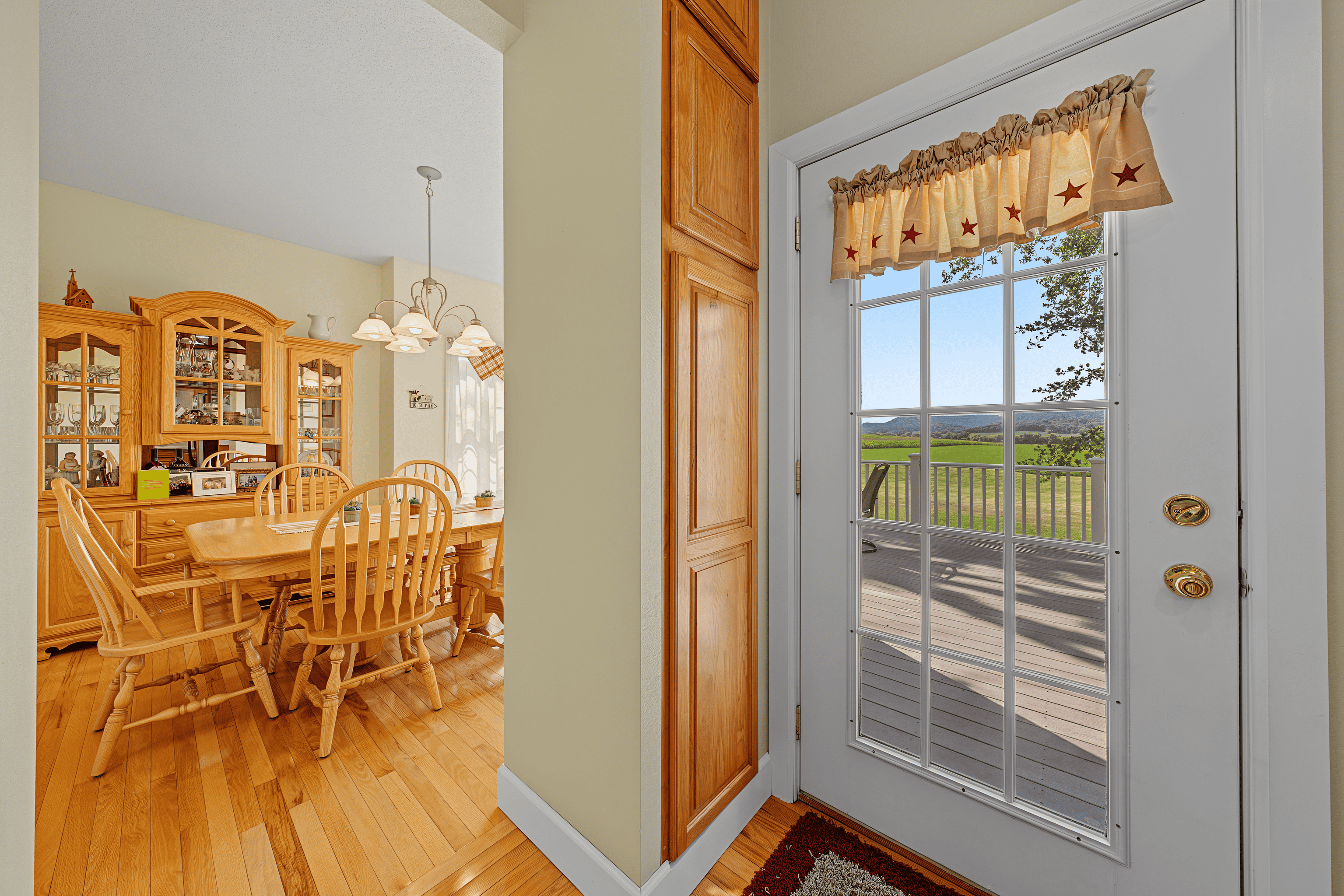 76-ACRE DRIFTLESS AREA FARM & COUNTRY ESTATE LA CROSSE COUNTY, WISCONSIN