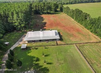 85± Acre Luxury Estate in Poplarville, MS