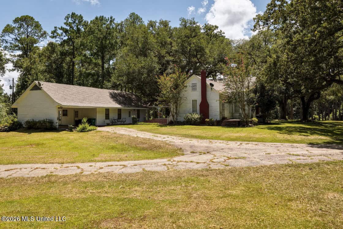 20 Acres for Sale Magnolia MS with Barn & Mature Timber