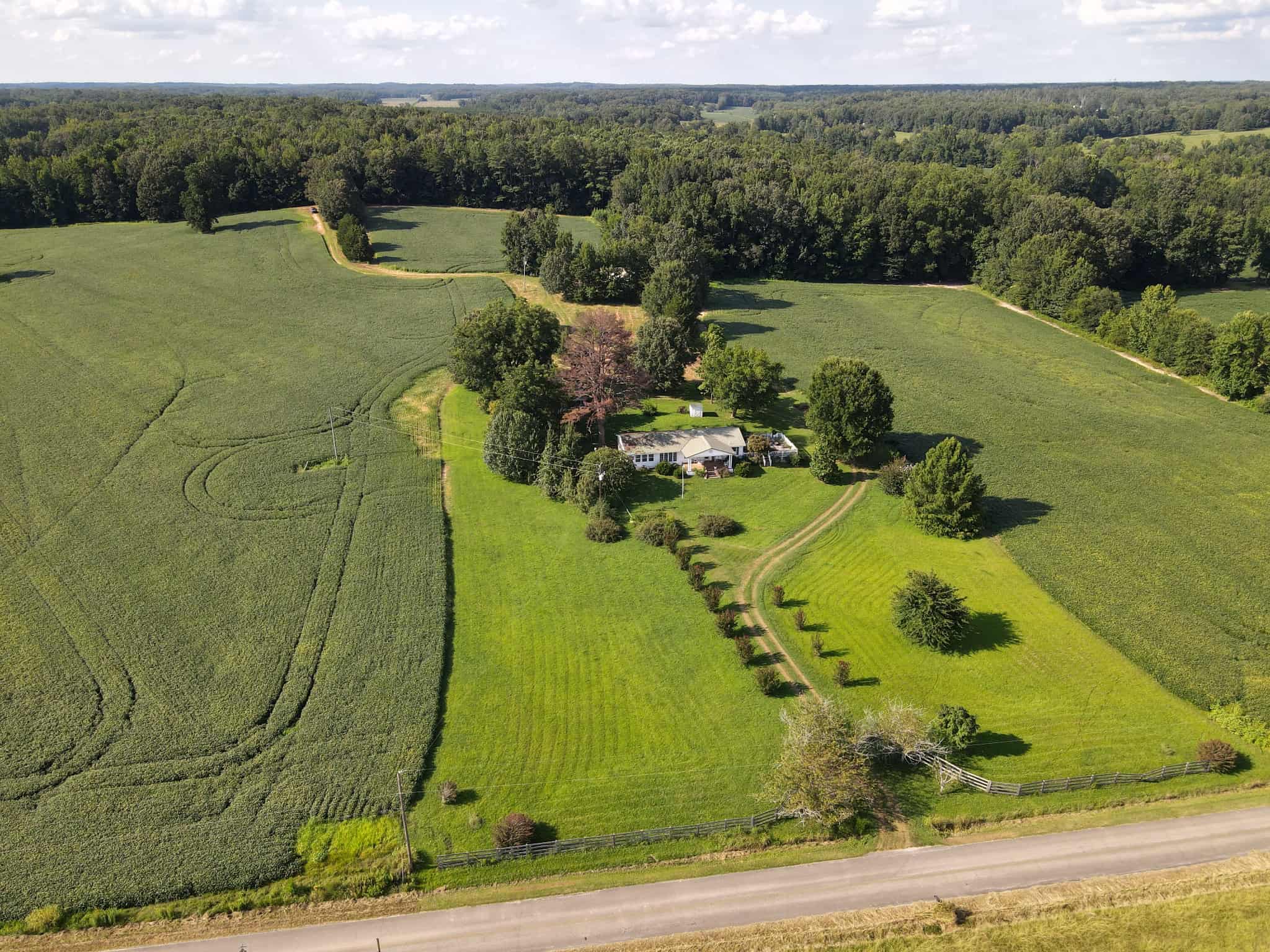 ESTATE FOR SALE IN TN, 56 AC, DEER & TURKEY HUNTING, CREEK, FIELDS, BARN