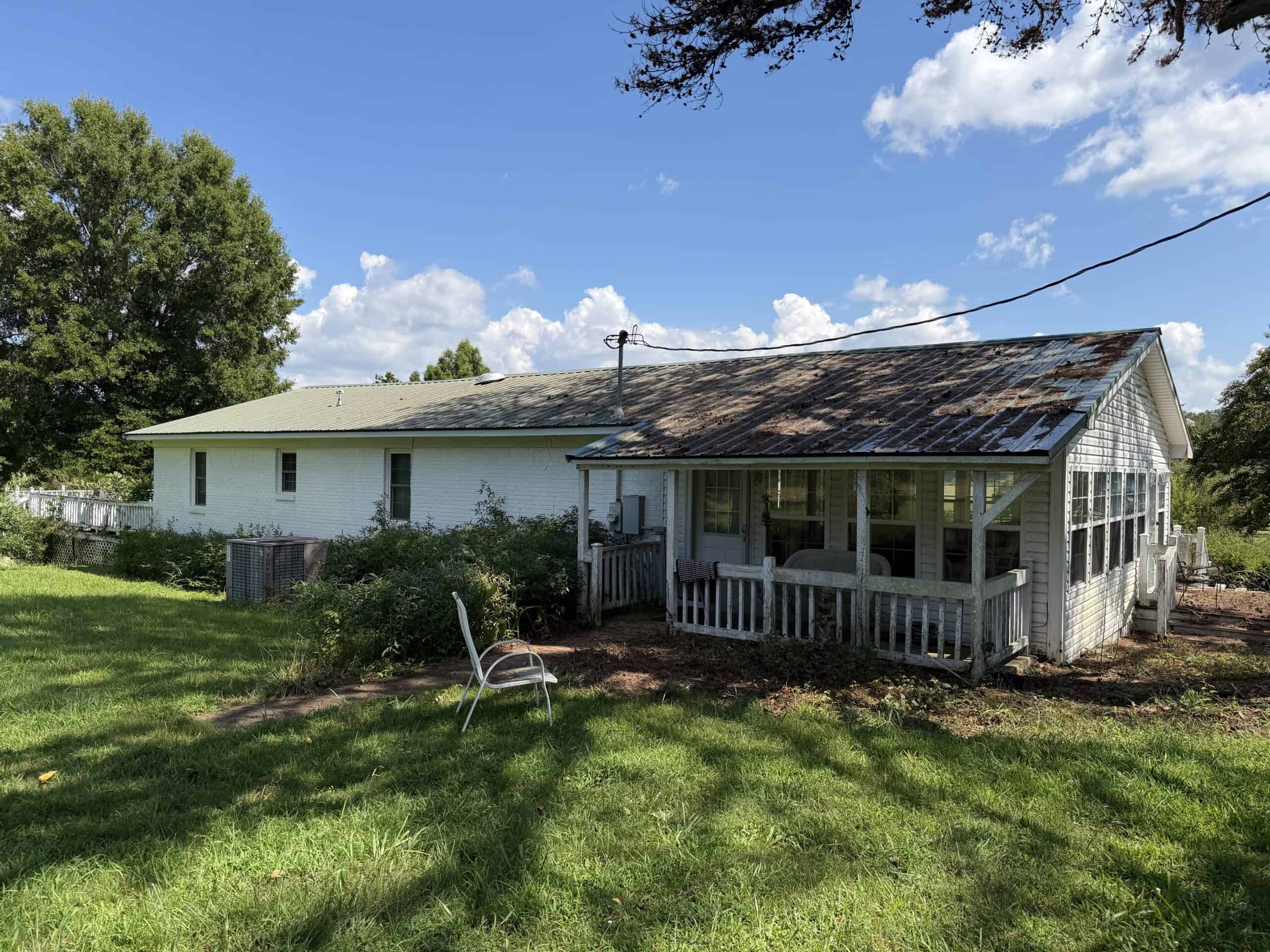 ESTATE FOR SALE IN TN, 56 AC, DEER & TURKEY HUNTING, CREEK, FIELDS, BARN