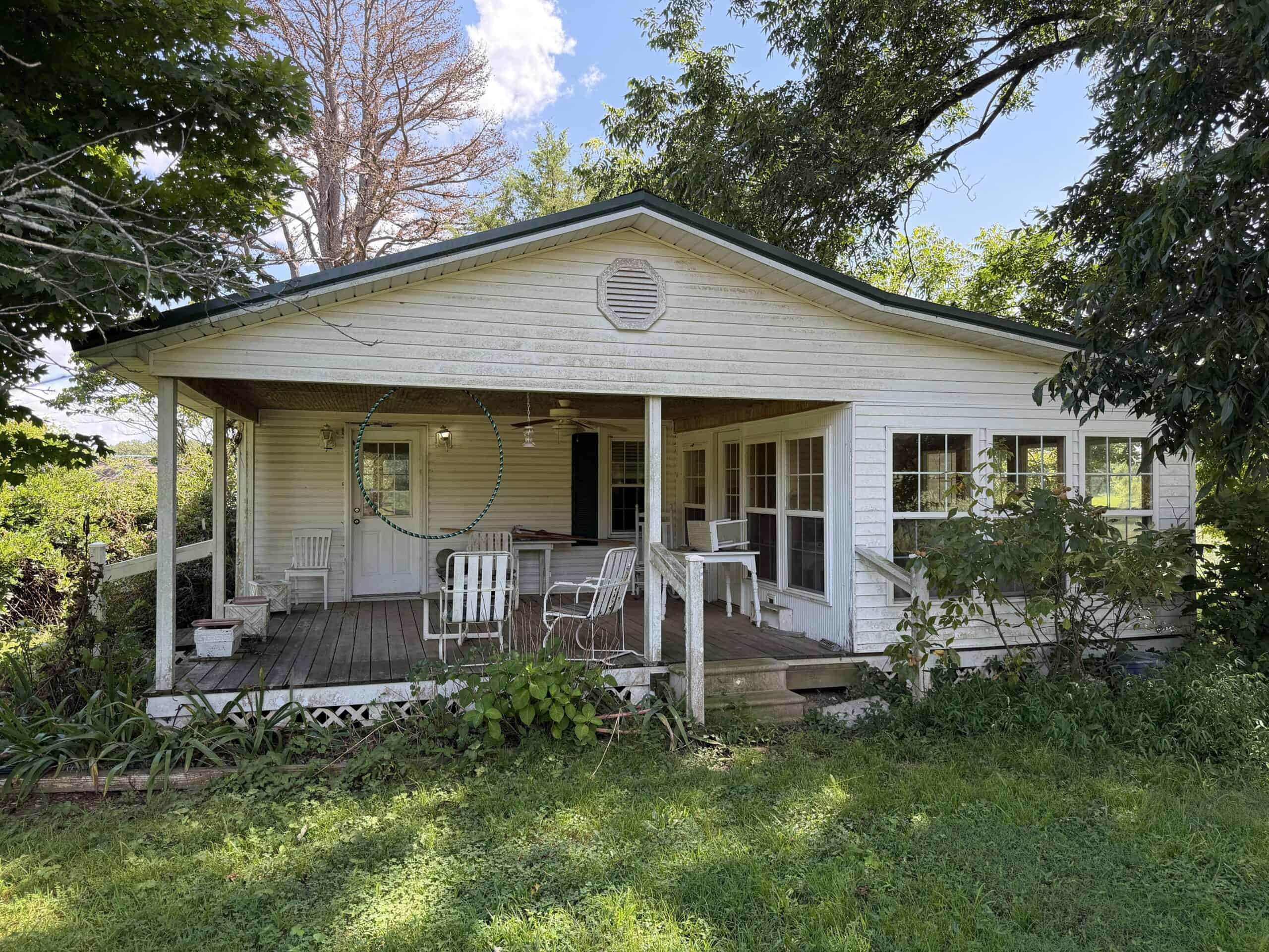 ESTATE FOR SALE IN TN, 56 AC, DEER & TURKEY HUNTING, CREEK, FIELDS, BARN