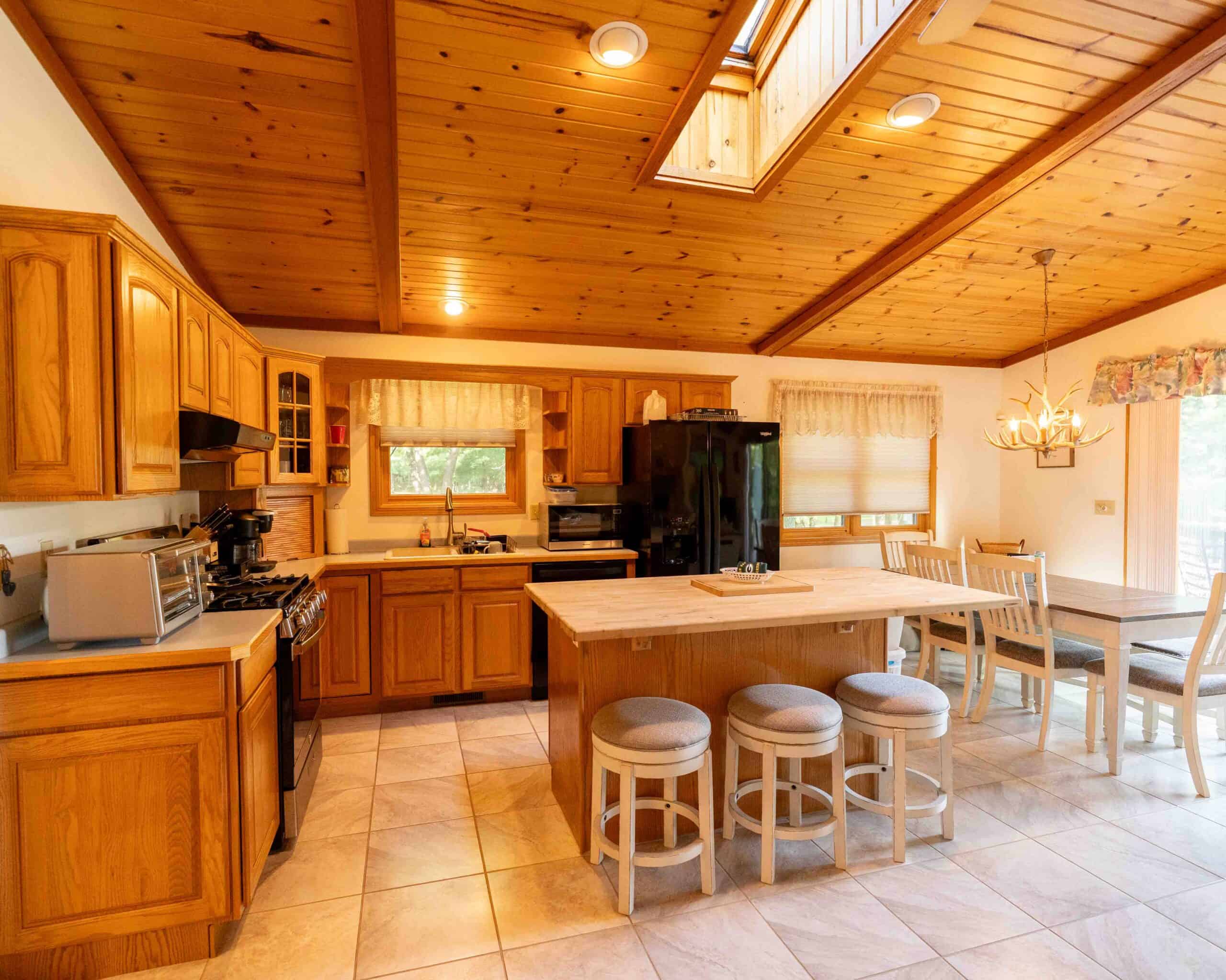 150+/- Acre Juneau County Hunting & Recreational Estate Home, Pond & Outdoor Retreat