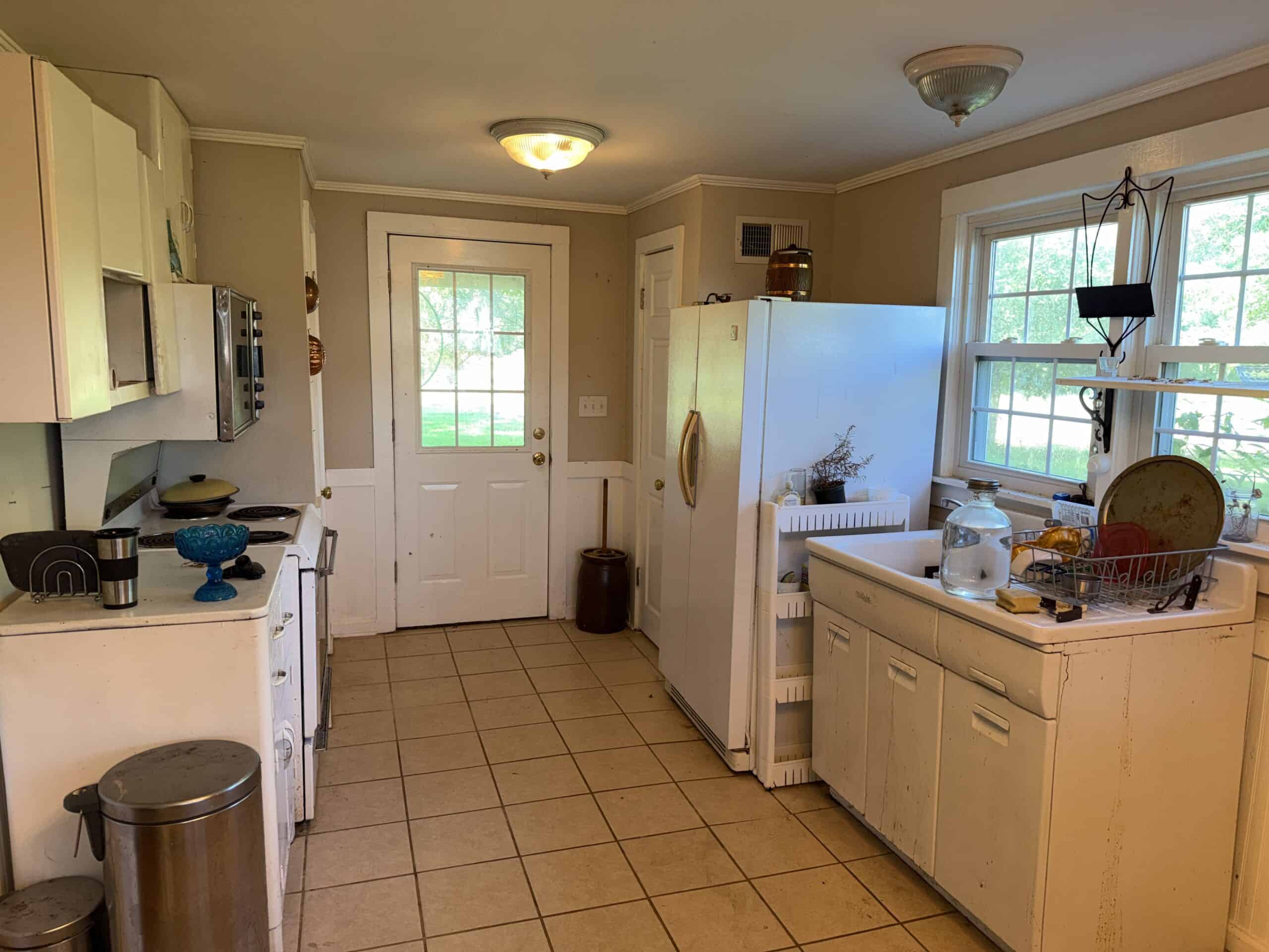 ESTATE FOR SALE IN TN, 56 AC, DEER & TURKEY HUNTING, CREEK, FIELDS, BARN
