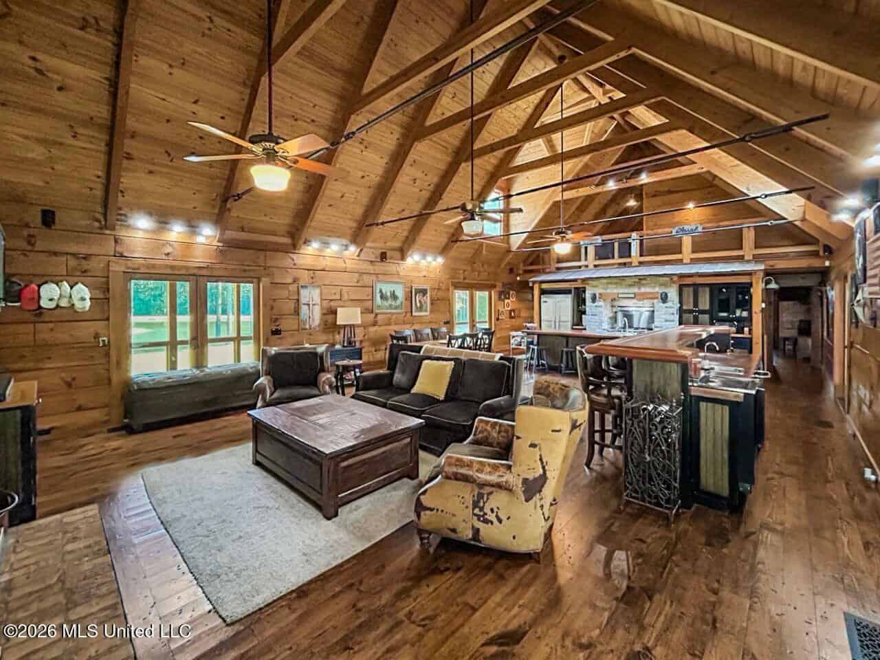 85± Acre Luxury Estate in Poplarville, MS