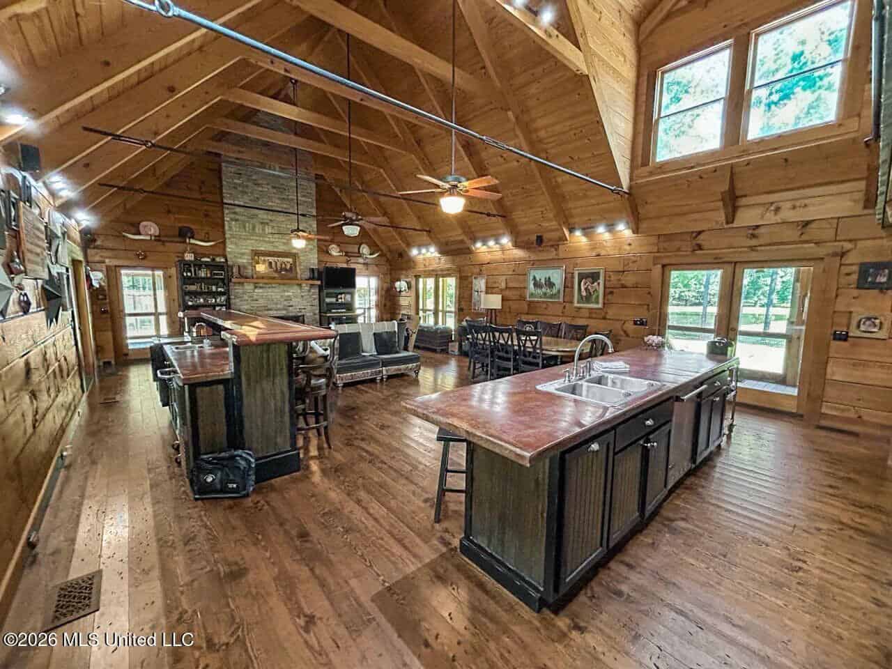 85± Acre Luxury Estate in Poplarville, MS