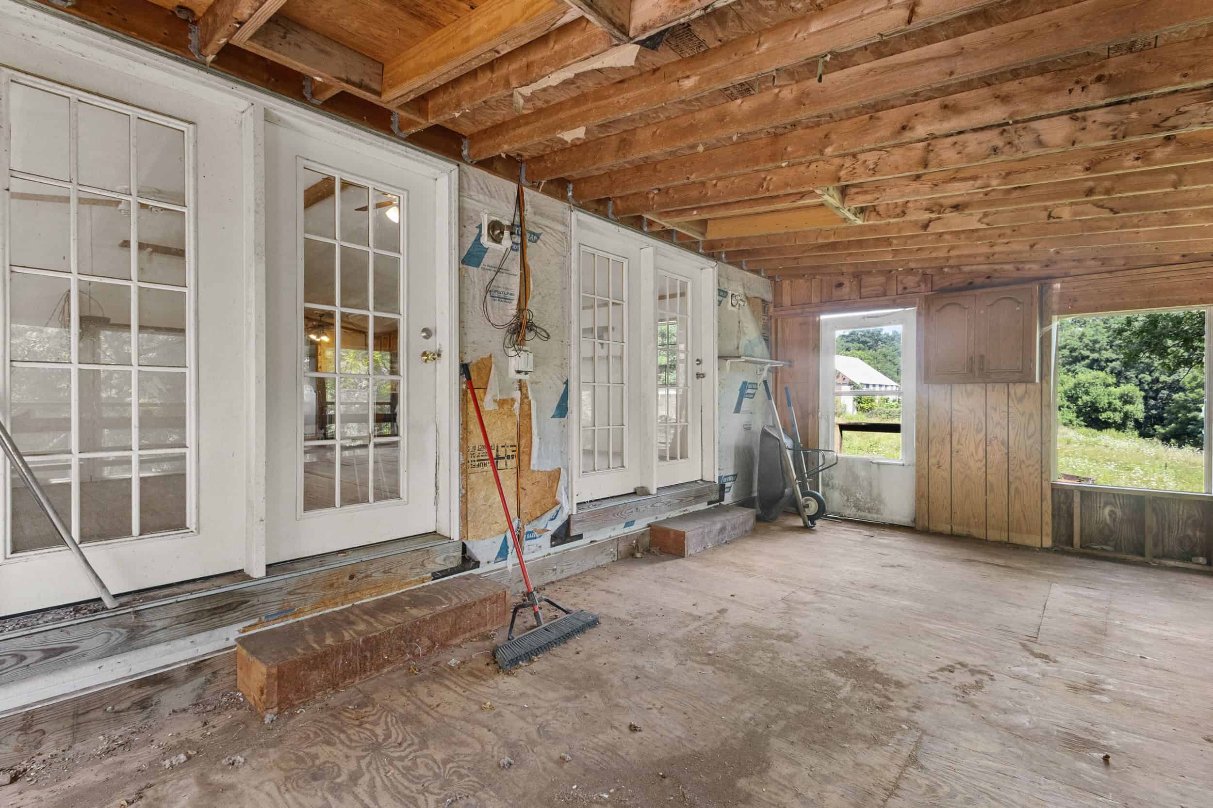 23+/- Acre Hobby Farm | Home | Pond | Outbuildings | Development Potential Online Auction