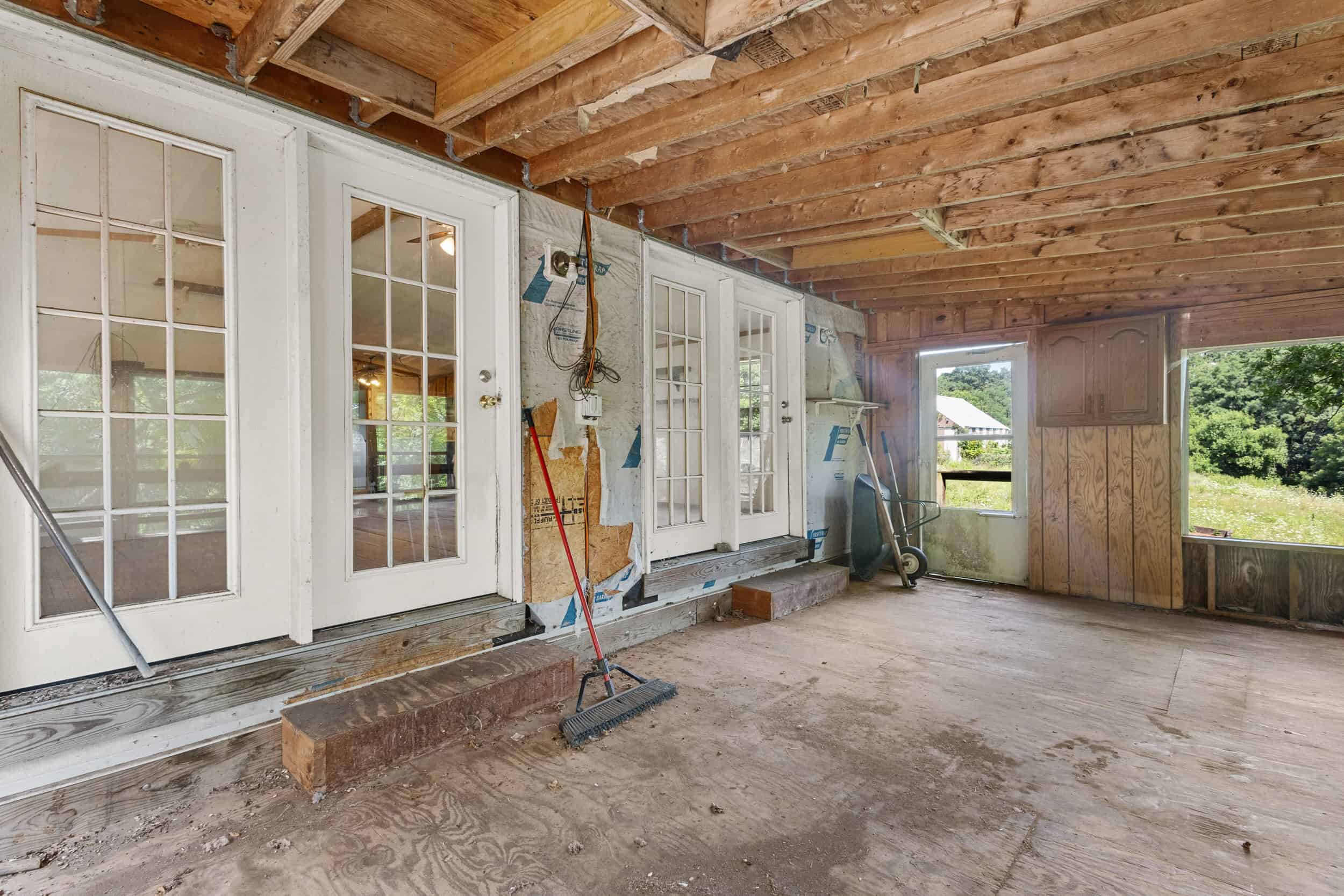 23+/- Acre Hobby Farm | Home | Pond | Outbuildings | Development Potential Online Auction