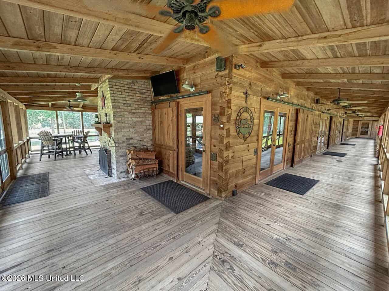 85± Acre Luxury Estate in Poplarville, MS