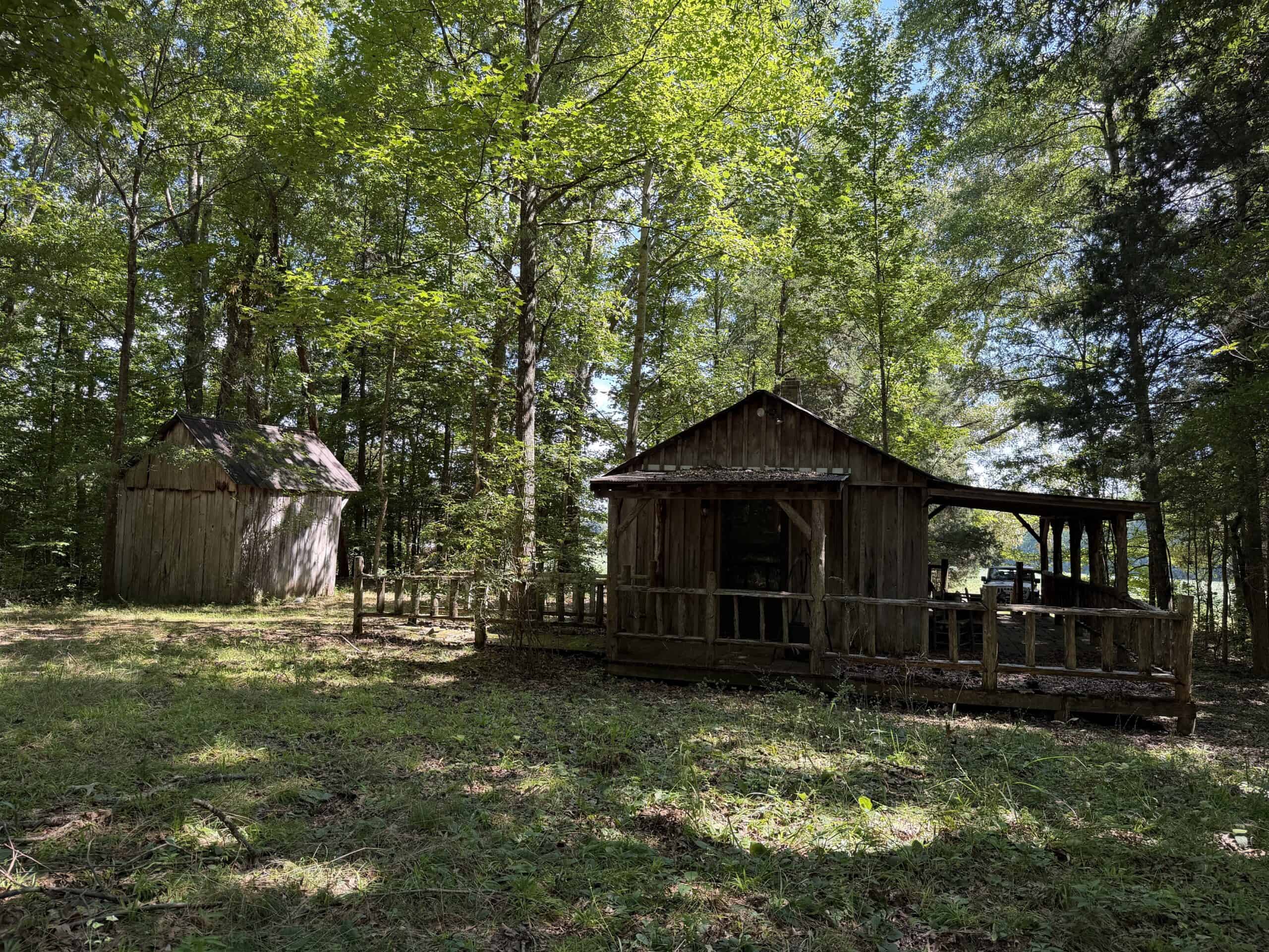 ESTATE FOR SALE IN TN, 56 AC, DEER & TURKEY HUNTING, CREEK, FIELDS, BARN