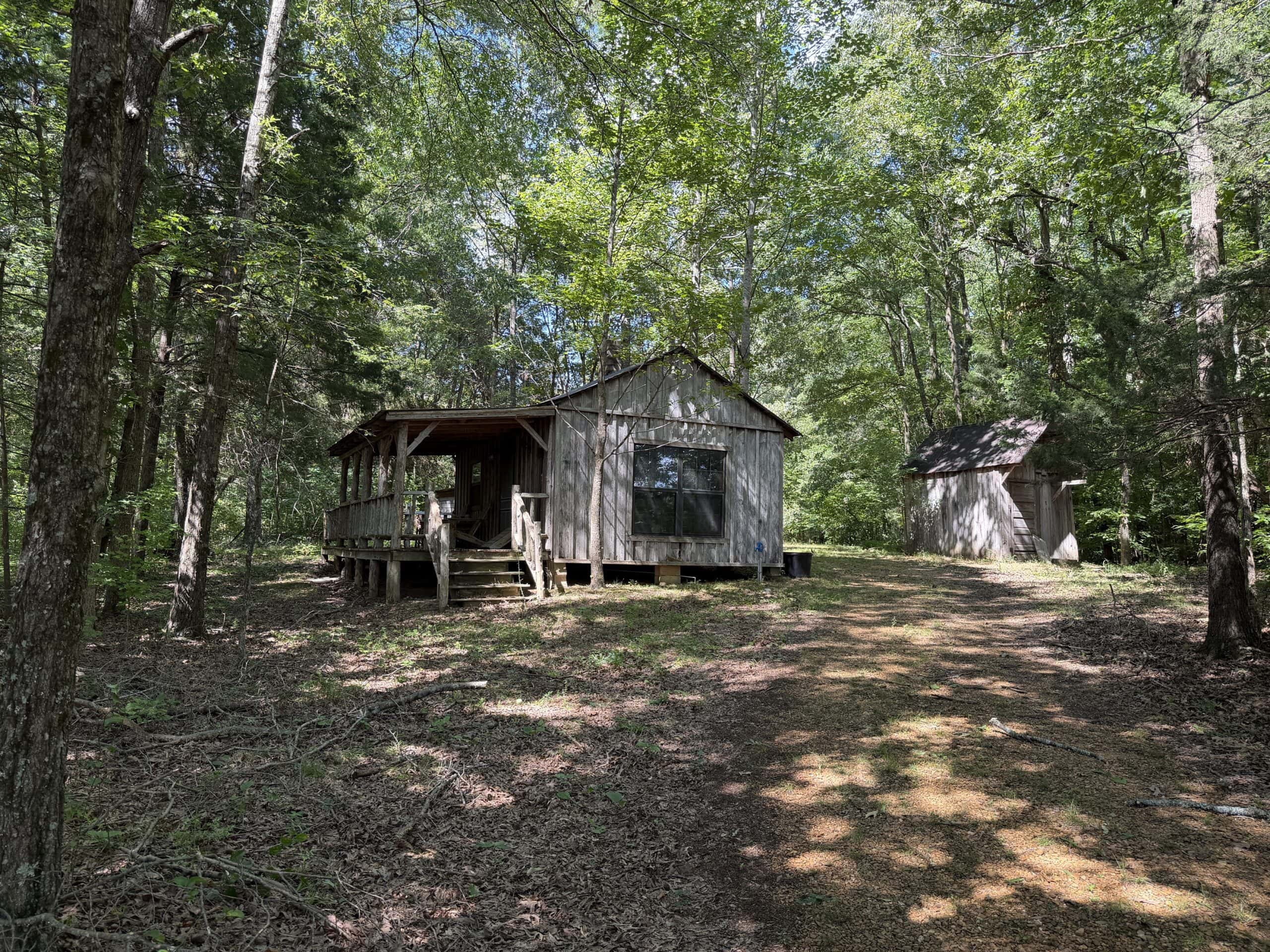 ESTATE FOR SALE IN TN, 56 AC, DEER & TURKEY HUNTING, CREEK, FIELDS, BARN