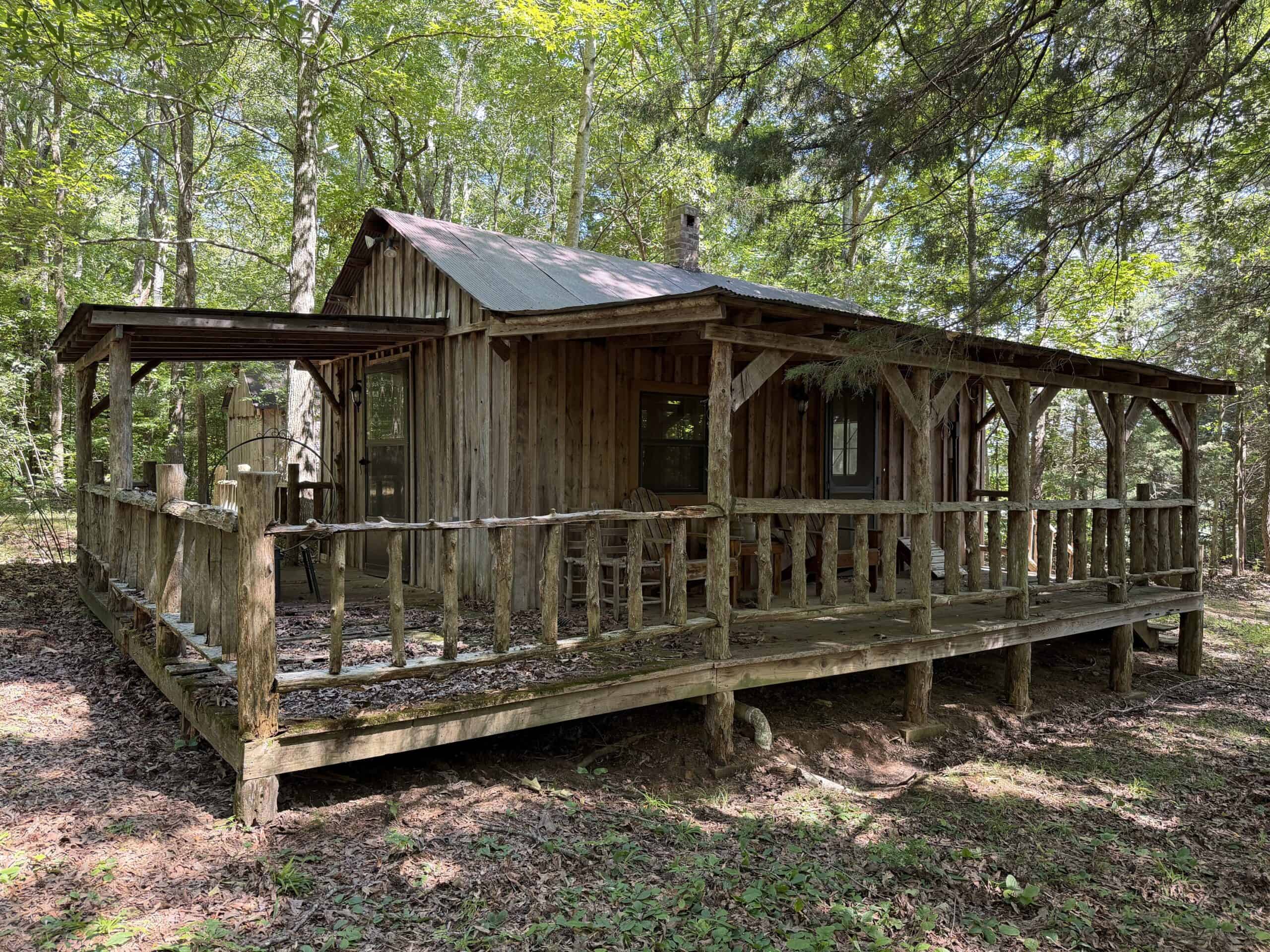 ESTATE FOR SALE IN TN, 56 AC, DEER & TURKEY HUNTING, CREEK, FIELDS, BARN