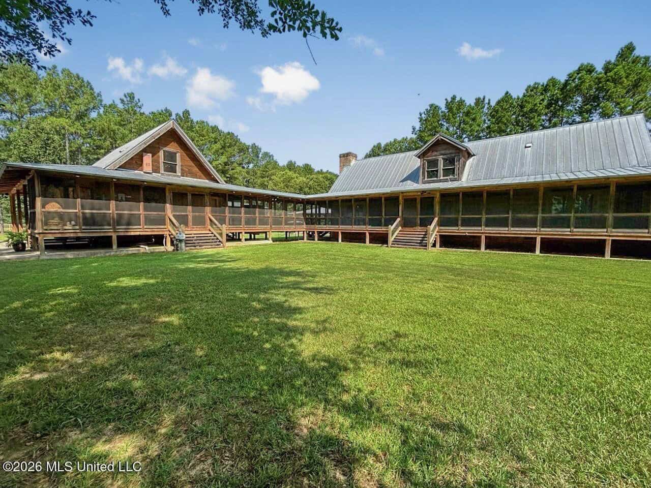 85± Acre Luxury Estate in Poplarville, MS