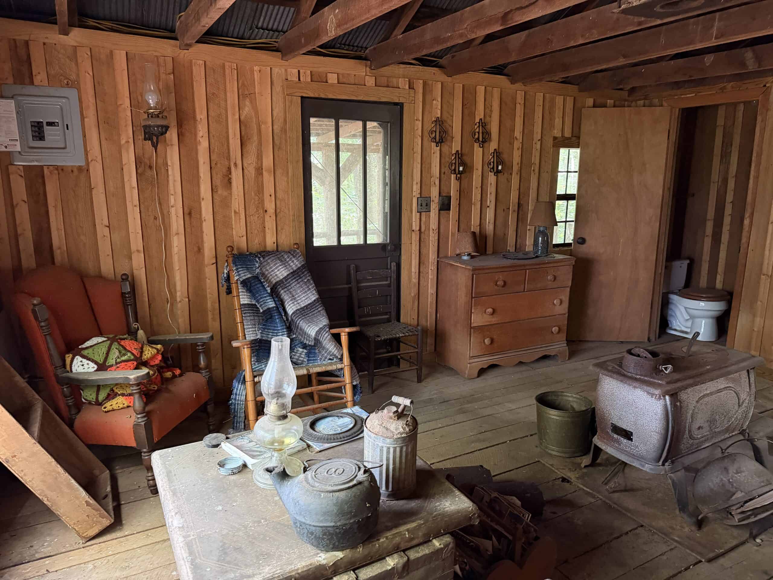 ESTATE FOR SALE IN TN, 56 AC, DEER & TURKEY HUNTING, CREEK, FIELDS, BARN